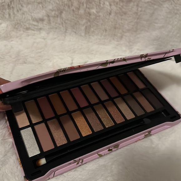 Makeup bundle shadow - Picture 4 of 4